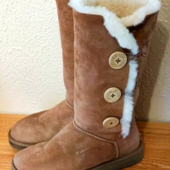 UGG AUSTRALIA TRIPLE BUTTON TAN TALL SHERPA LINED BOOTS SIZE 8 - Picture 3 of 8